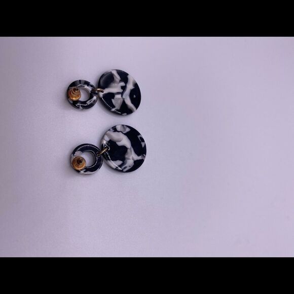 4/$20 Marbled Drop Earrings - Picture 6 of 8